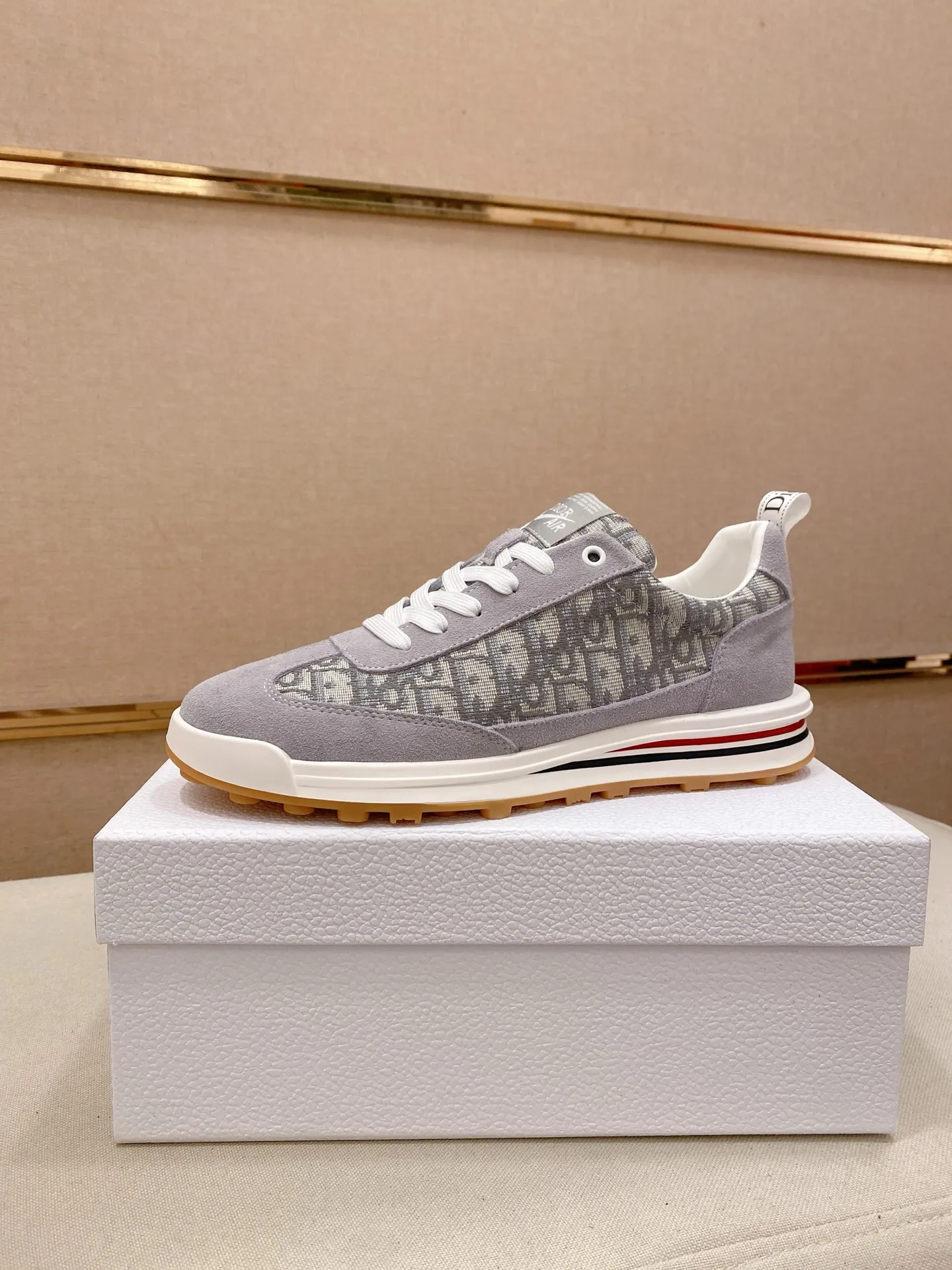 Factory price: 420💰[Dior·Dior] New casual sports style men's shoes, new spring and summer design, perfect workmanship, lace-up lazy style to create wardrobe quality, upper: imported cowhide, sheepskin lining is soft and comfortable, ultra-light TPU wear-resistant outsole, simple, versatile fashion men's shoes, excellent color code number 38--44. (Can be customized for 45 non-refundable)